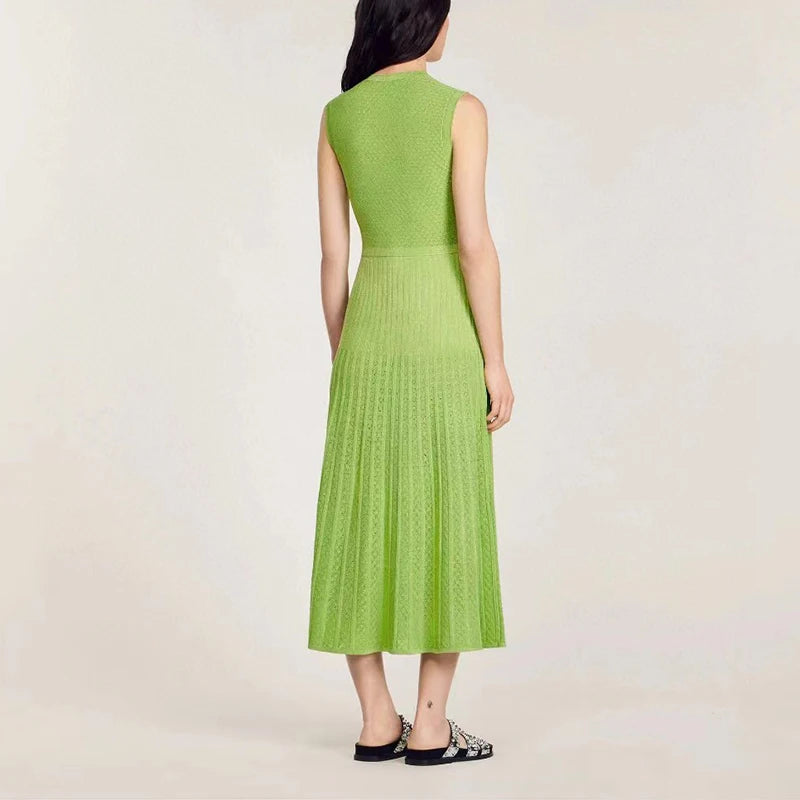 Sleeveless round neck single-breasted knit long dress, waist slimming, high quality, Y2K summer 2024 fashion.